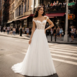 2026 A-Line Wedding Dresses Illusion Neckline Lace Appliques Tulle Bridal Gown Romantic Backless Long Brides Dress Customized (New)
