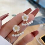 Simple And Fresh Imitation Pearl Flower Feminine Temperament Hanging High-end Earrings Party Accessories Novelty Earrings (New)