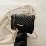 Fashion indentation shoulder bag simple chain 2024 summer new style this year popular retro commuter crossbody small square bag (New)