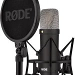 RÃ˜DE NT1 Signature Series Studio Condenser Microphone Black Legendary NT1 voicing with 45dBA self noise SM6 shock mou (New)