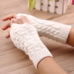 Women Hand Warmer Winter Gloves Fashion Knitting Faux Wool Mitten Warm Fingerless (New)