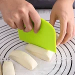 1 plastic cake cream spatula, dough knife, smooth edged butter scraper, baking tool (New)